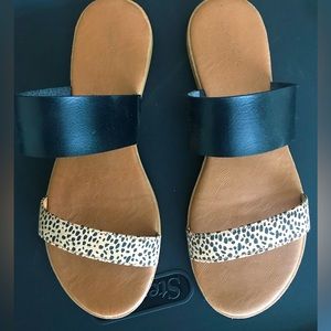 Universal Thread Sandals